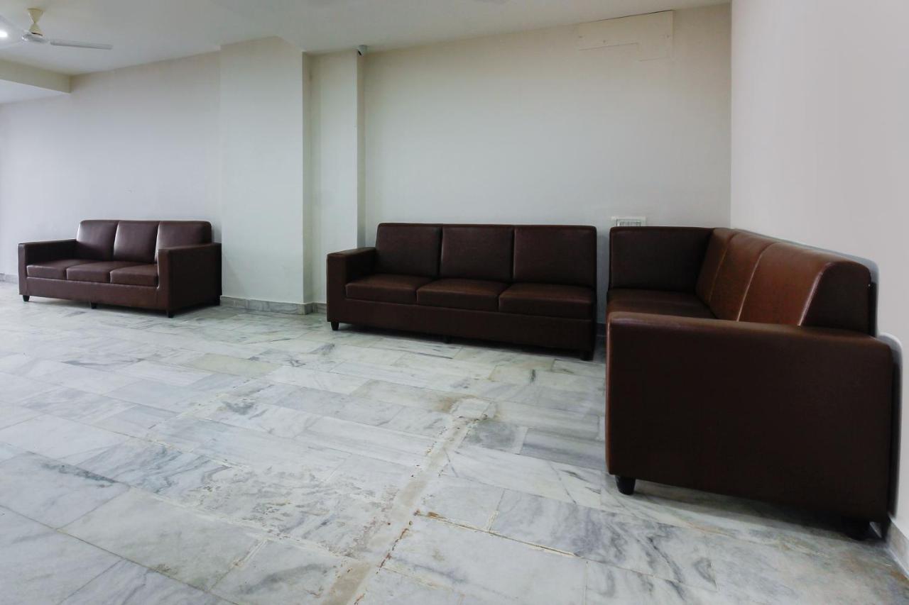 Capital O Sri Suprabhat Grand Near Kachiguda Railway Station Hajdarabad Zewnętrze zdjęcie