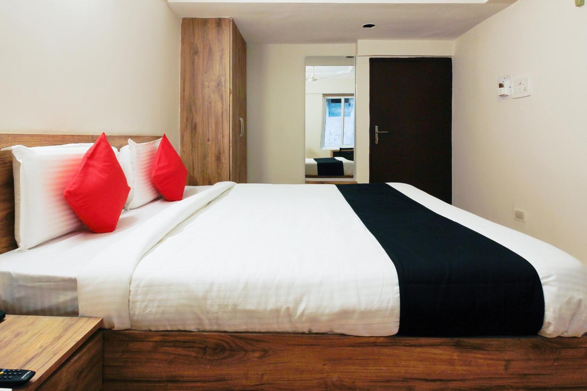 Capital O Sri Suprabhat Grand Near Kachiguda Railway Station Hajdarabad Zewnętrze zdjęcie