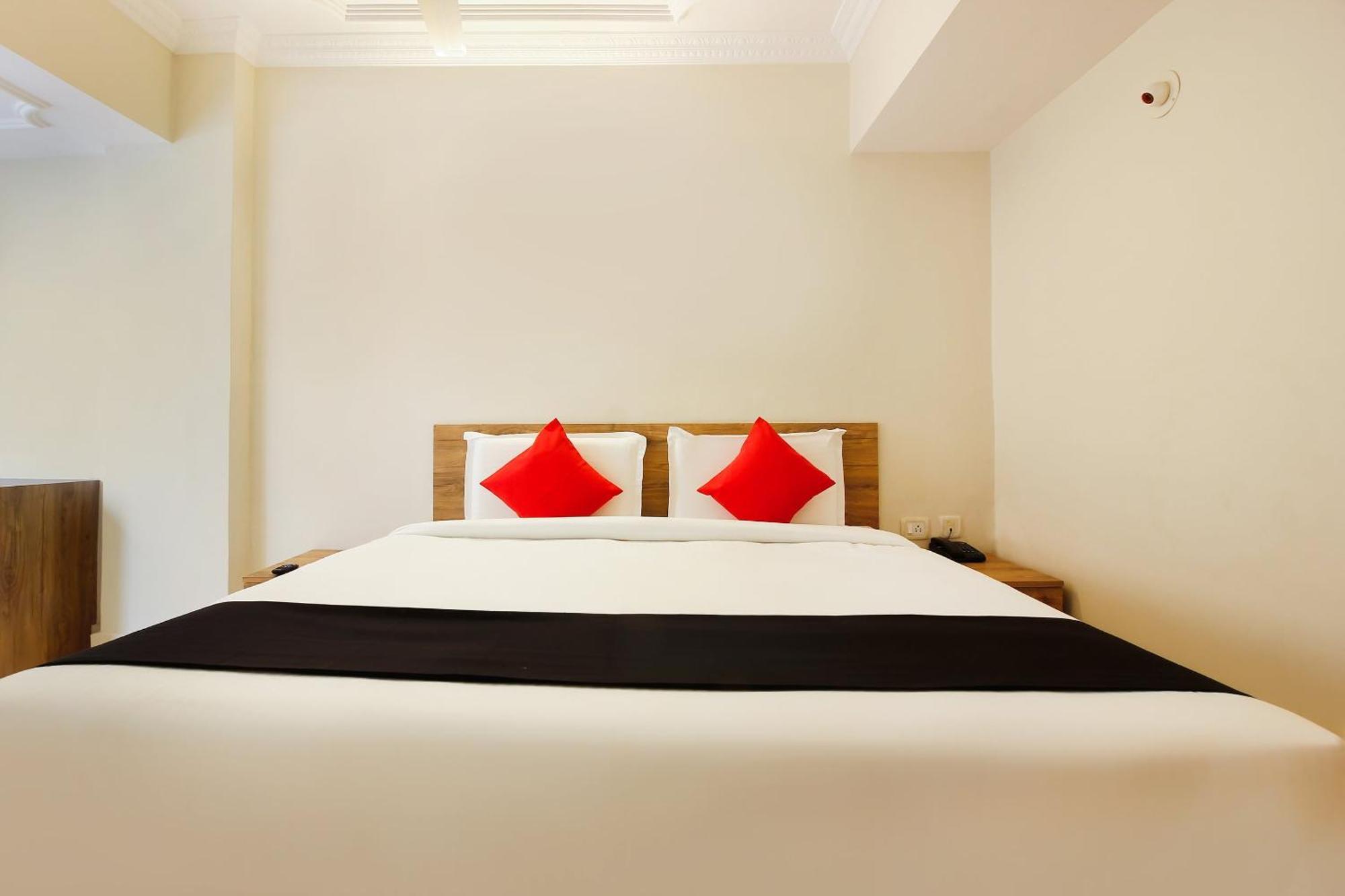 Capital O Sri Suprabhat Grand Near Kachiguda Railway Station Hajdarabad Zewnętrze zdjęcie